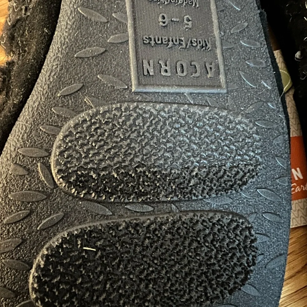 - Acorn shoes slipper